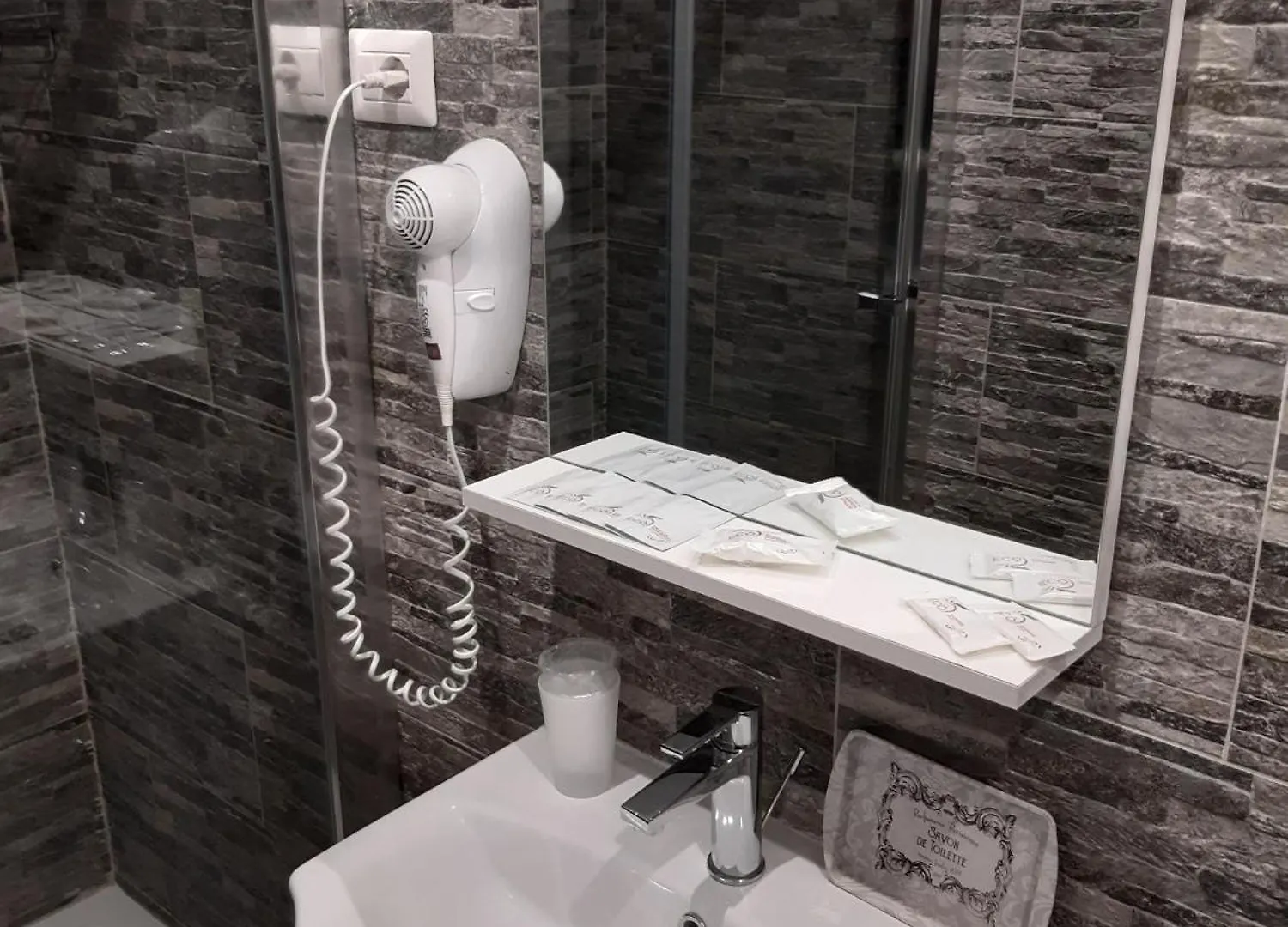 Guest House Il Faraone Фьюмичино